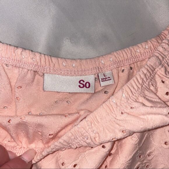 Juniors' SO blouse Eyelet Smocked Bottom Puffed Sleeve Top SZ L-New peachy pink - Picture 8 of 12